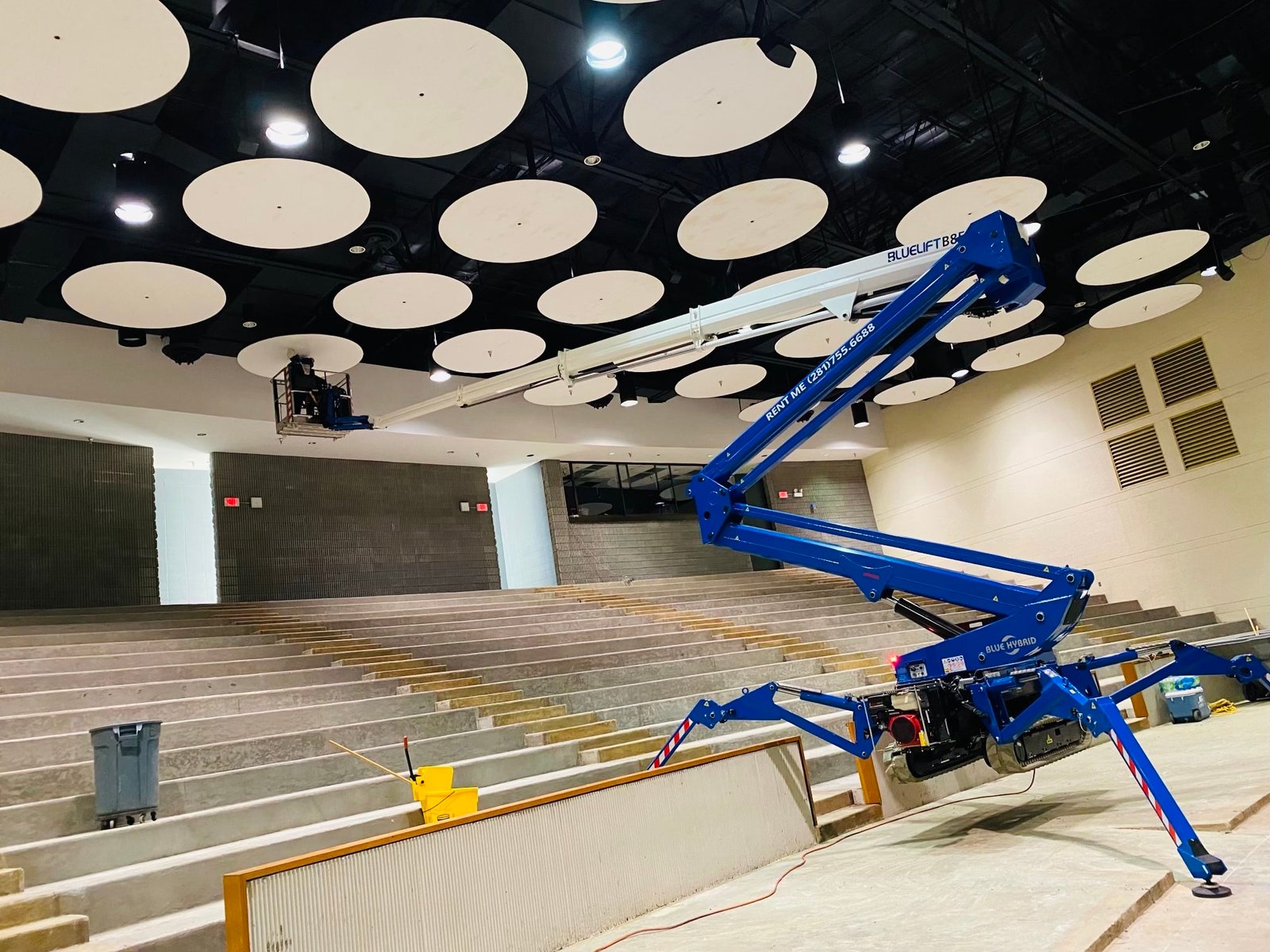 Tips for Seamless Atrium Lift Rental Experience in the Houston Area