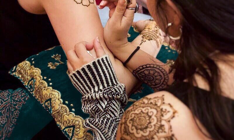 Mehndi Artist Service at Home